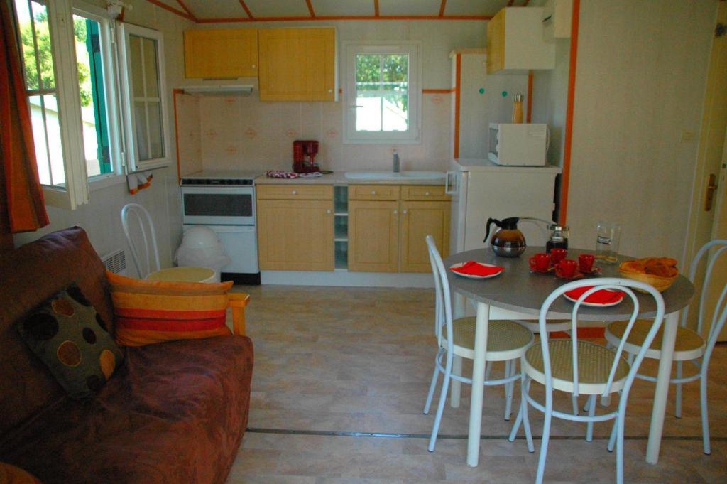 Hotel La Lande Du Moulin Sulniac Zimmer foto